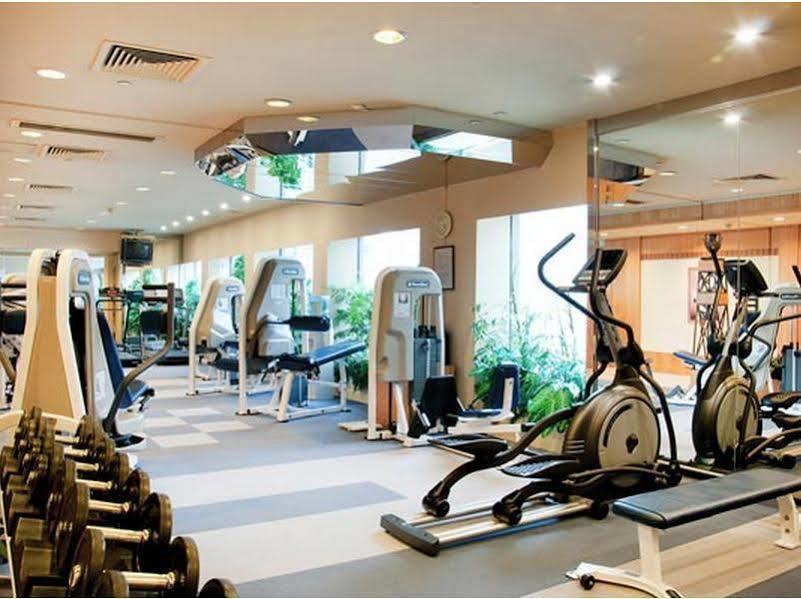 New Orient Landmark Hotel Macau Exterior foto A gym in a hotel